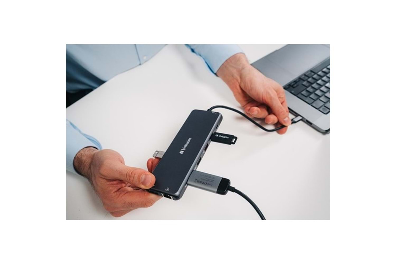 VERBATIM CMH-13 USB-C Pro Çok Bağlantı Noktalı Dock