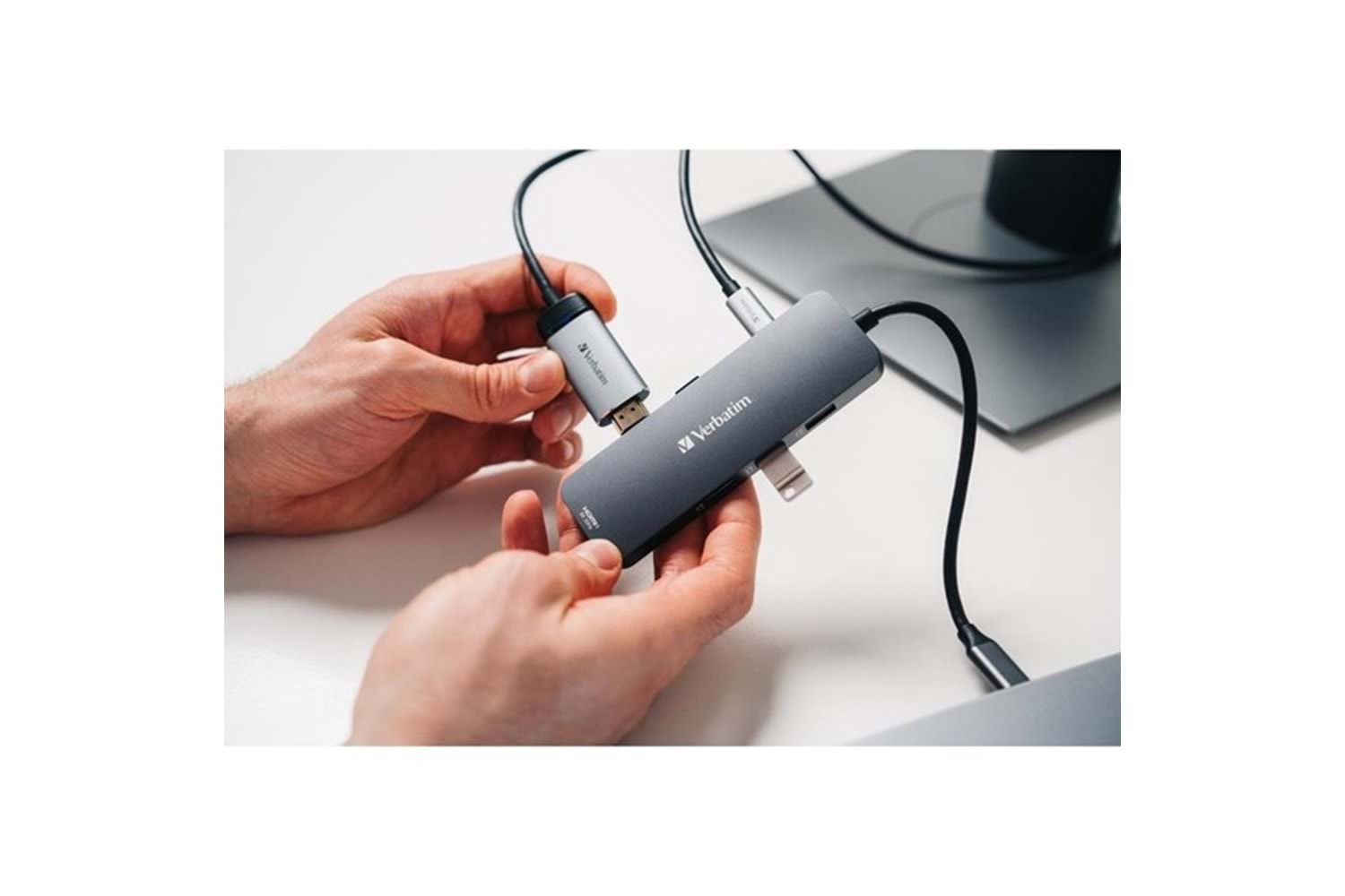 VERBATIM CMH-08 USB-C Pro Çok Bağlantı Noktalı Dock