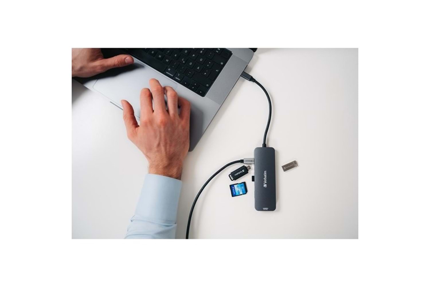 VERBATIM CMH-08 USB-C Pro Çok Bağlantı Noktalı Dock