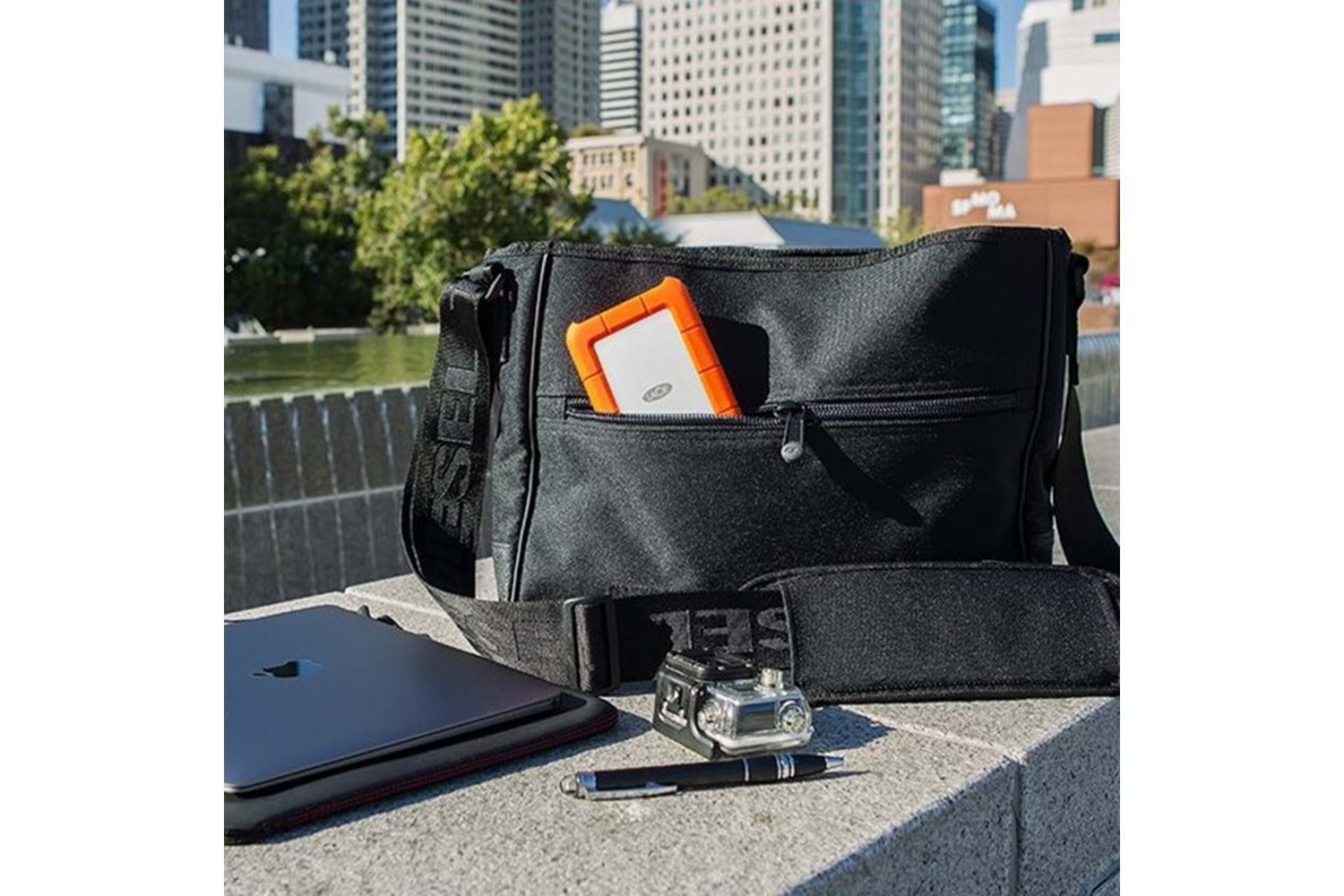 LACIE 4TB RUGGED STFR4000800 THUNDERBOLT 4 HARİCİ DİSK