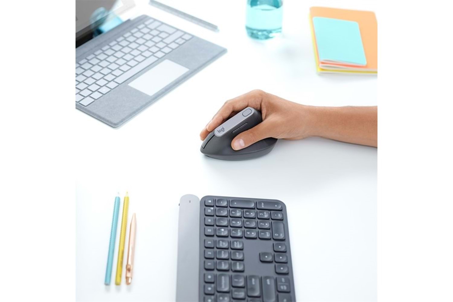 LOGITECH Mx Vertıcal Gelişmiş Ergonomik Mouse-Siyah 910-005448